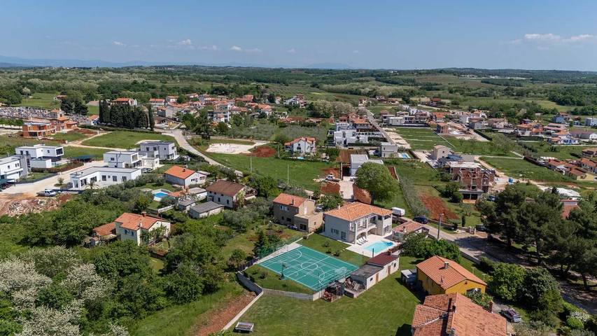 Ferienhaus für 8 Personen, mit Balkon und Terrasse sowie Garten und Pool in Kastelir - 2