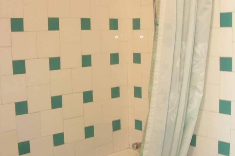 Appartement entier, Grand T2 de caractère, centre ville avec jardin/patio. in Perpignan, Côte d'Améthyste