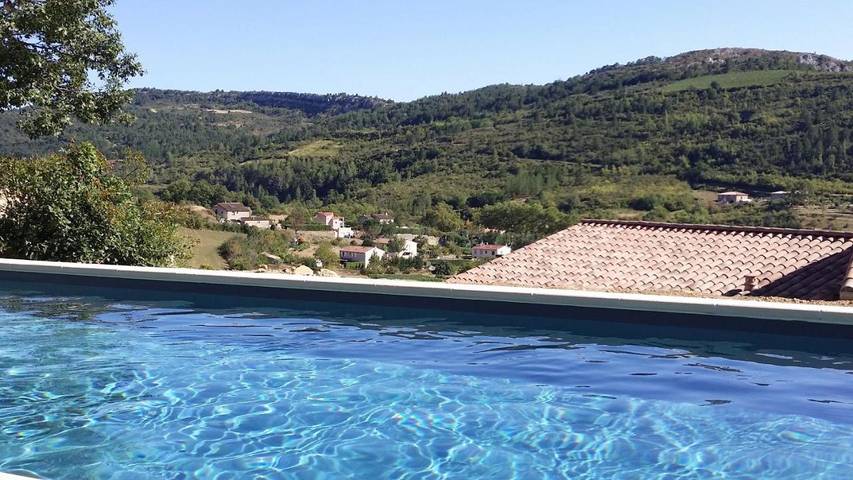 Location de vacances pour 16 personnes, avec Balcon et Terrasse ainsi que Jardin et Piscine à Couiza