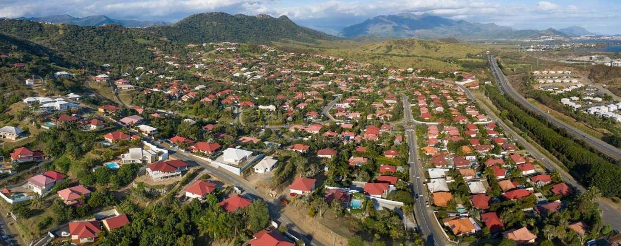 Gîte pour 2 personnes, avec piscine ainsi que vue et jardin En Nouvelle-Calédonie - 4