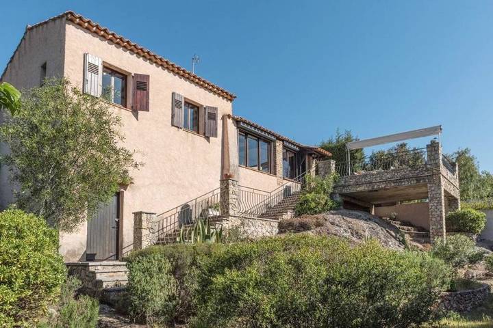 Maison de vacances pour 4 personnes, avec vue ainsi que jardin et piscine