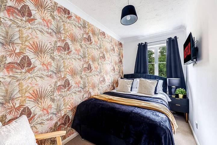 Shenley House • Excellent Location • Driveway Parking • Garden • FastWifi • SmartTVs • Yoko Property in Milton Keynes, Südostengland