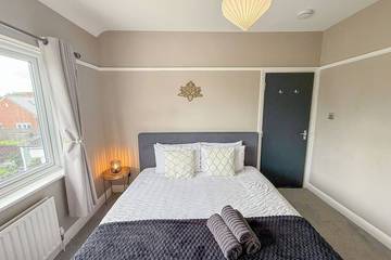 Holiday Rental for 8 People in Kingston upon Thames, Chessington World of Adventures, Photo 2