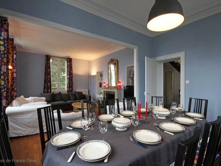 Herrenhaus aus dem 19. Jahrhundert mit großem Park und 5 Schlafzimmern, alles inklusive, in L'Aigle in L'Aigle, Orne