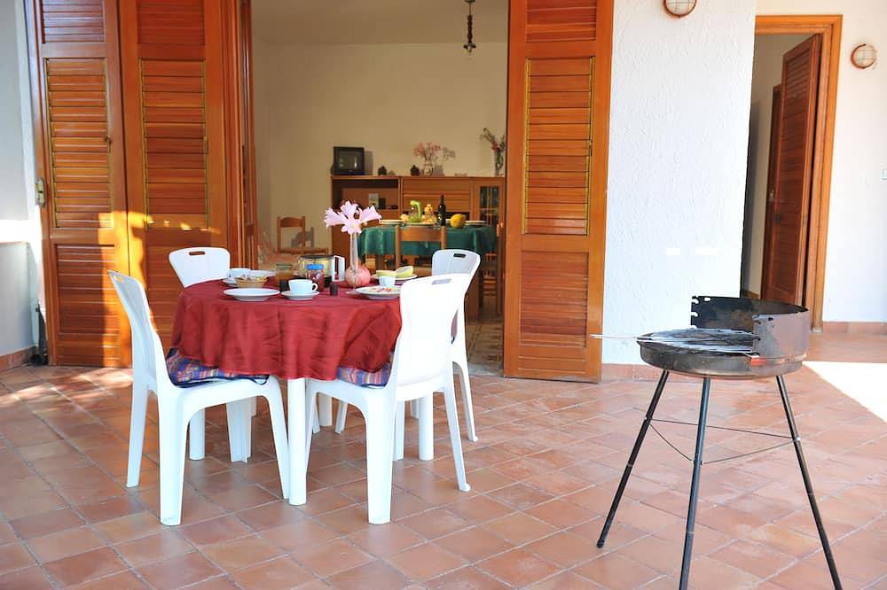 Ganze Wohnung, Zwei-Zimmer-Wohnung für bis zu 6 Personen in Palinuro in Centola, Cilento Coast