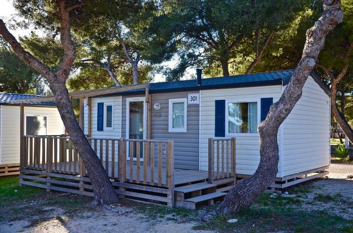 Camping pour 4 personnes, avec jardin et piscine, animaux acceptés
