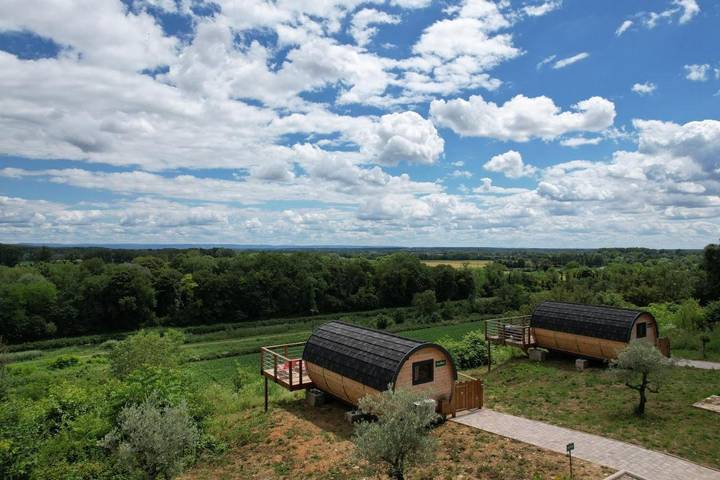 Gîte pour 4 personnes, avec terrasse et vue, animaux acceptés à Dole - 2