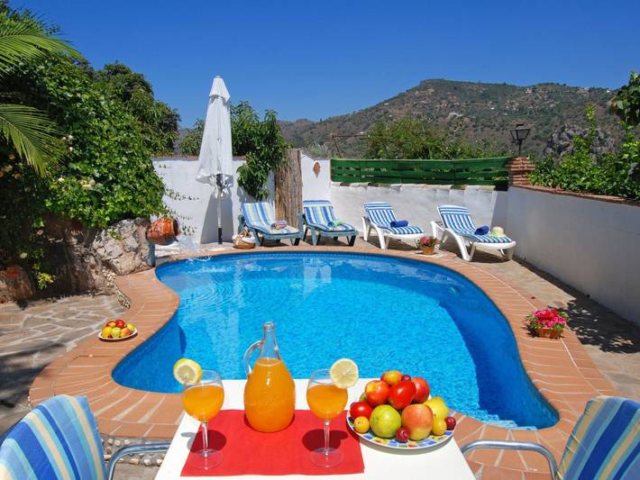 Ferienhaus für 6 Personen, mit Balkon und Garten sowie Pool in Comares