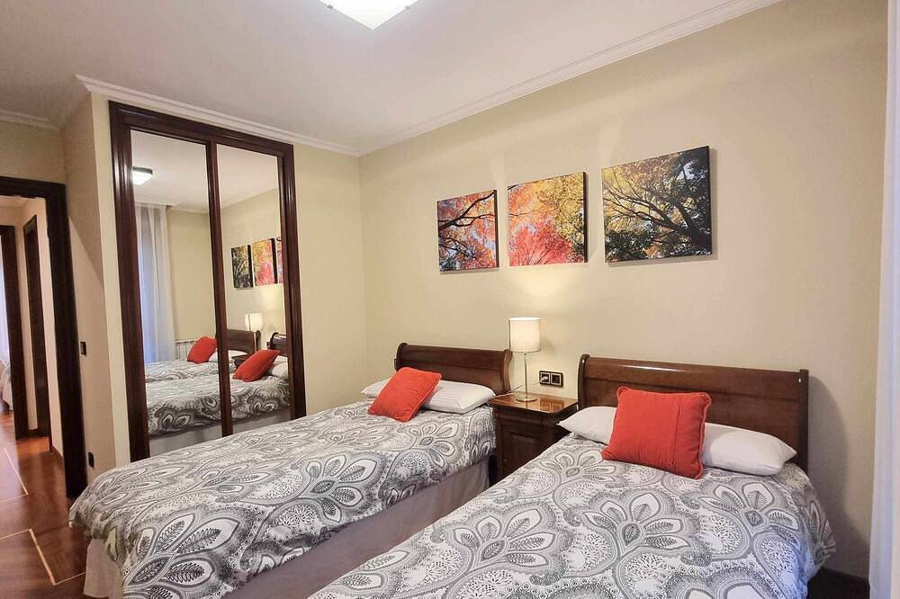 Entire apartment, Apartamento Vacacional Pelicano in Llanes, Costa Verde (Spain)