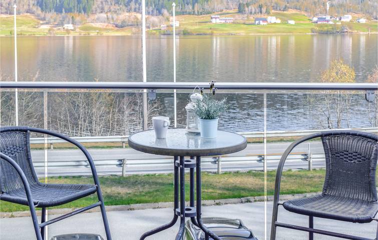 Ganze Ferienwohnung, Ferienwohnung für 5 Personen mit Pool in Voss