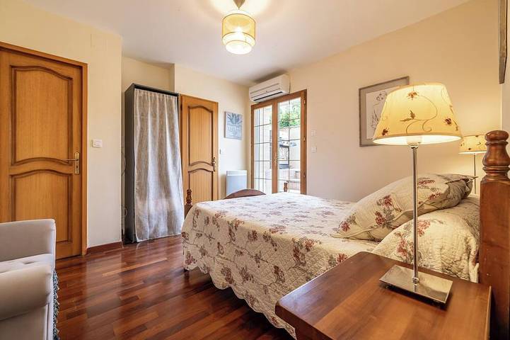 Grand gîte familial Les Trois Chênes, 12 pers. avec terrasse, jardin, piscine in Saint-Geyrac, Périgord Blanc