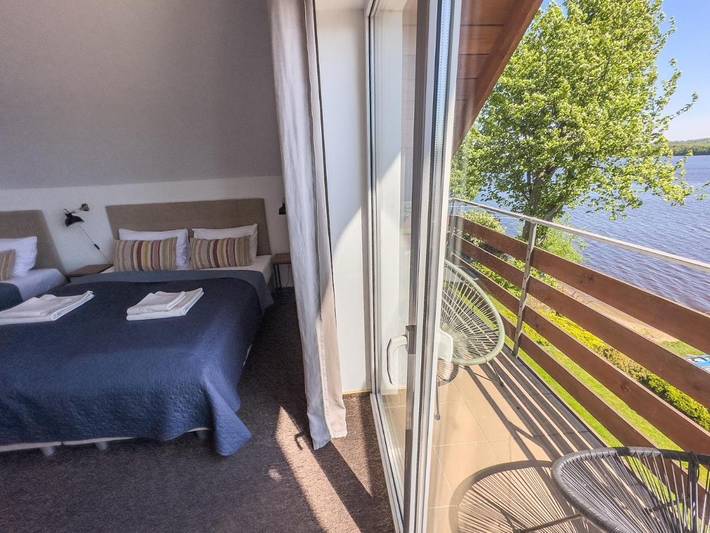 Apartament wakacyjny dla 3 osób, z widok na jezioro i ogród oraz widok w Mrągowo