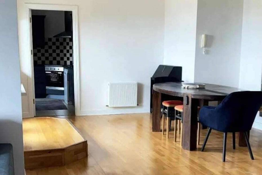 Entire holiday apartment, 3Br Apartment - Sleeps 7 - Free Parking - Athy in County Kildare