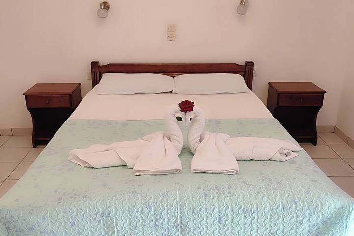 Holiday rental for 3 people, with pool and balcony as well as garden in Sidari