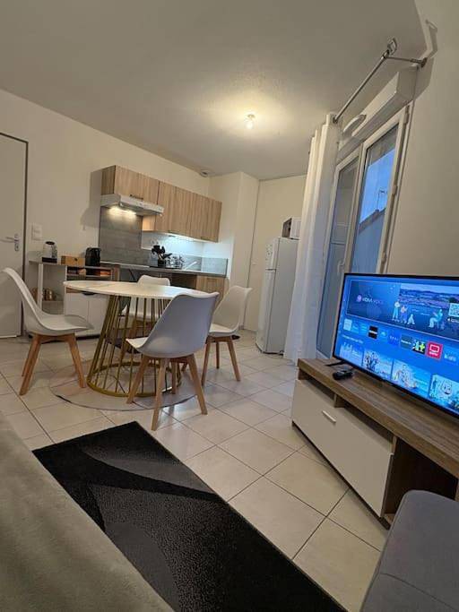 Appartement entier, One-Bedroom Apartment in Digoin, Région de Charolles