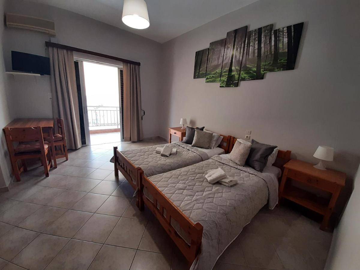 One-Bedroom Apartment with Garden View in Rovies, Eubée