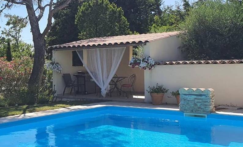 Location de vacances pour 2 personnes, avec jardin ainsi que vue et piscine à Tulette - 2