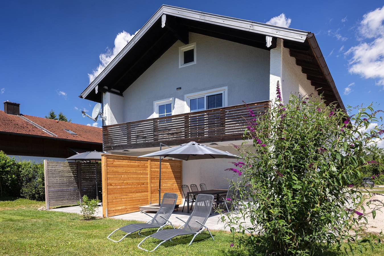 Ganze Wohnung, Ferienwohnung 'Ferienhaus Waldherr - Fewo 6 Pers.' mit privater Terrasse, privatem Garten und Wlan in Waging am See, Rupertiwinkel