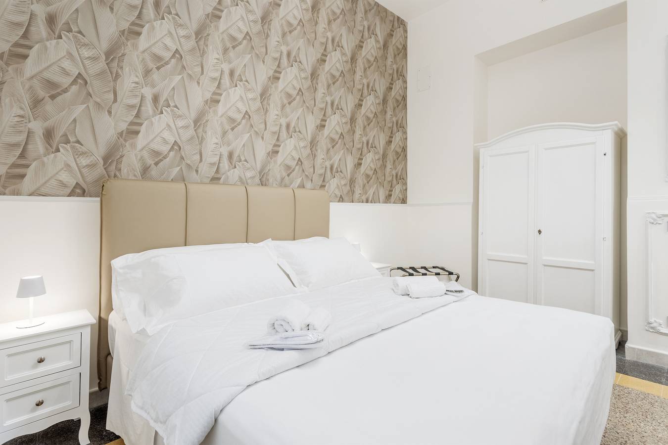 Room 'Vista Sulla Città 1' with Shared Terrace, Wi-Fi and Air Conditioning in Palermo, Palermo Province