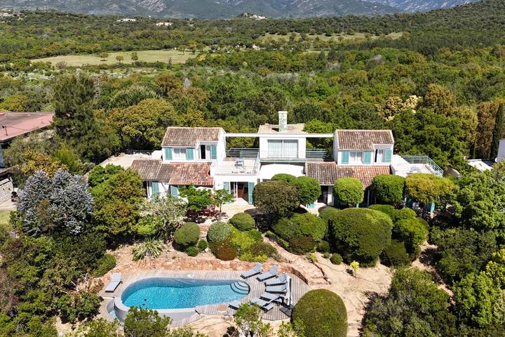 Villa pour 24 personnes, avec piscine ainsi que balcon et jardin à Porto-Vecchio - 2
