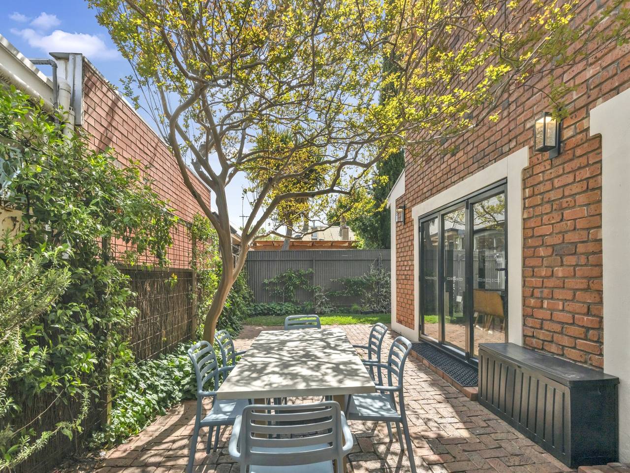 Ganze Wohnung, Familienrefugium mit Balkon und Innenhof in Adelaide, South Australia