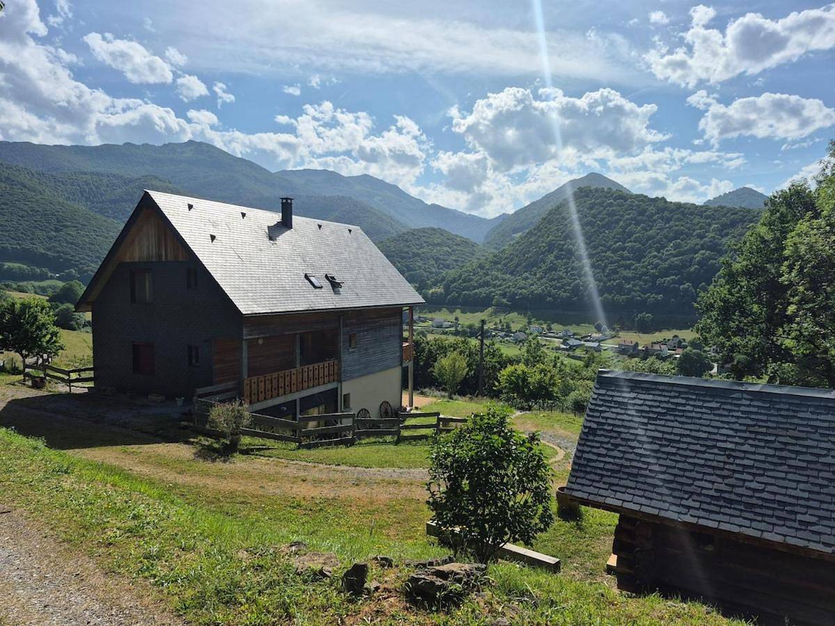 Maison familiale avec piscine au cœur des Pyrénées in Rebouc, Hèches