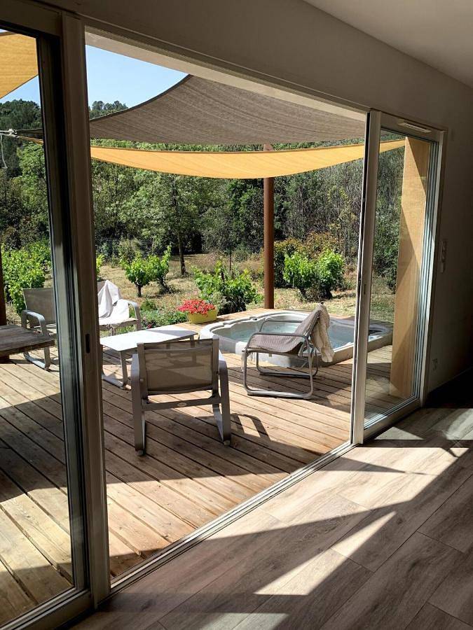 Location de vacances pour 5 personnes, avec jacuzzi et terrasse à Berlou