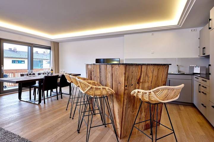 Ferienwohnung für 5 Personen, mit Balkon und Whirlpool sowie Garten und Sauna