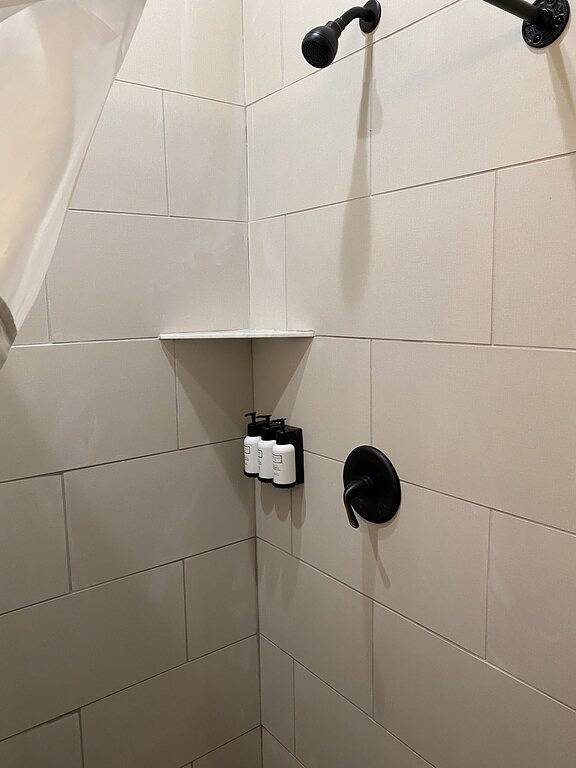 Ganze Wohnung, Ohiopyle Trailside Hotel Room 1Qn Bed 1 Fulton Sleeps 4 /Minutes to Fallingwater in Ohiopyle, Pennsylvania