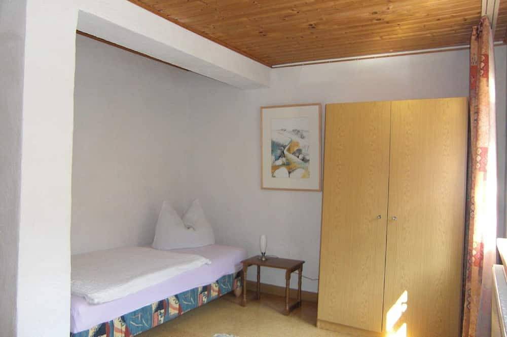 Ganze Wohnung, Gemütliche Ferienwohnung in ruhiger Lage mit voll ausgestatteter Küche in Schonungen, Franken