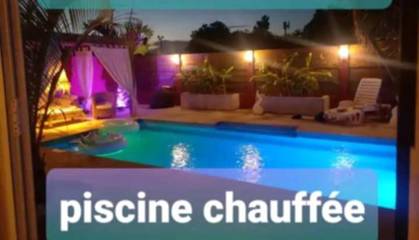 Villa pour 3 personnes, avec vue ainsi que jardin et piscine sur l' Île de la Réunion