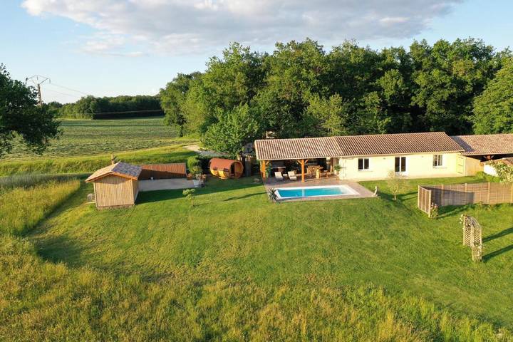 Location de vacances pour 4 personnes, avec piscine et sauna ainsi que vue et jardin, animaux acceptés à Eymet - 2