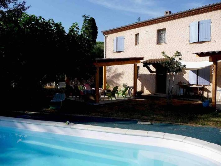 Appartement de vacances pour 4 personnes, avec Terrasse ainsi que Jardin et Piscine