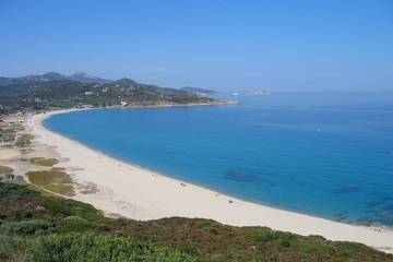 Location de vacances pour 6 personnes, avec piscine et terrasse à Belgodère