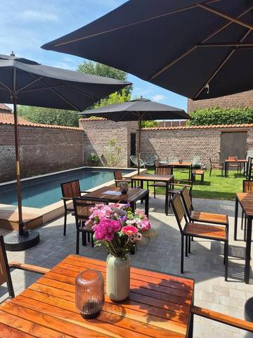 Location de vacances pour 16 personnes, avec piscine et jardin ainsi que vue et terrasse, animaux acceptés dans Beveren (Flandre-Orientale)