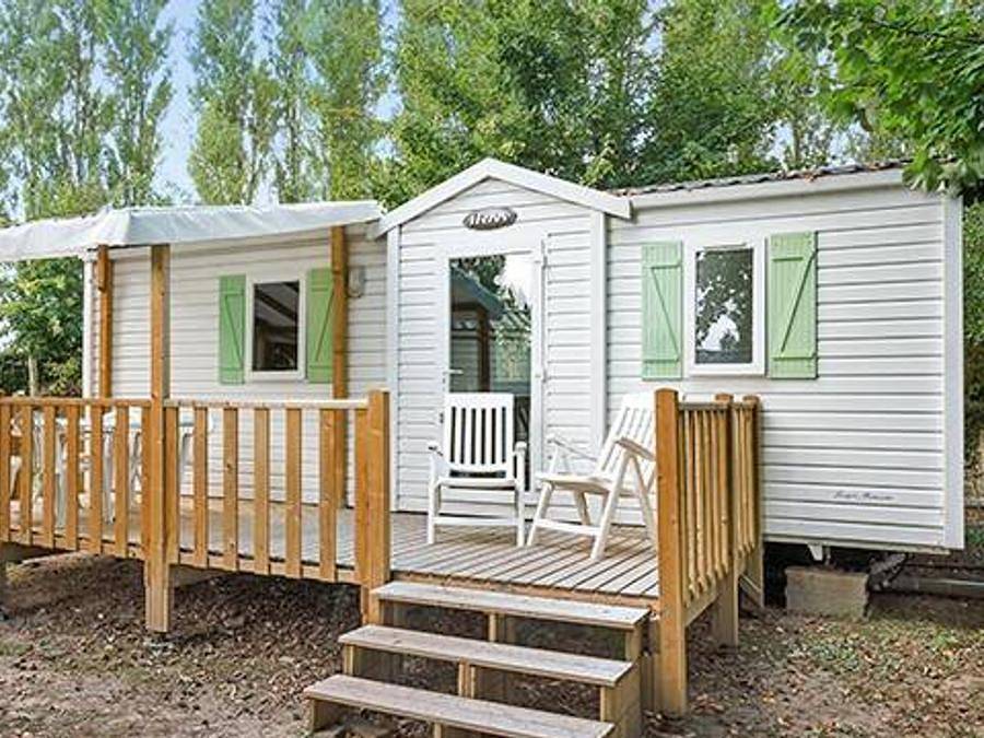 Camping Domaine de la Sainte Baume - Mobilhome 6 personnes - Mobil-home | Classic | 2 Ch. | 4/6 Pers. | Terrasse surélevée | Clim. | Tv in Nans-les-Pins, Région de Brignoles