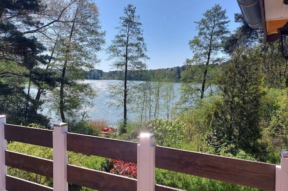 Ganze Wohnung, Ruhiges Ferienhaus am See und Wirlpool in Chossewitz, Friedland