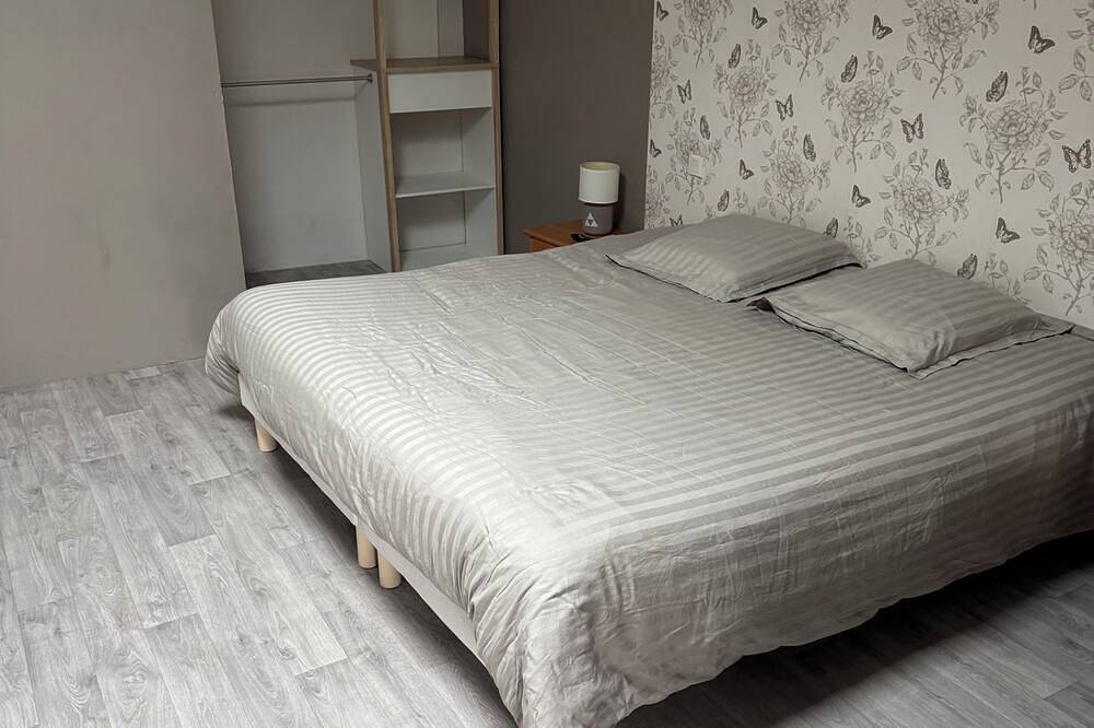 Le Relais de Chavagné, gîte 3 étoiles avec 2 chambres pour 4 personnes in La Crèche, Région de Niort