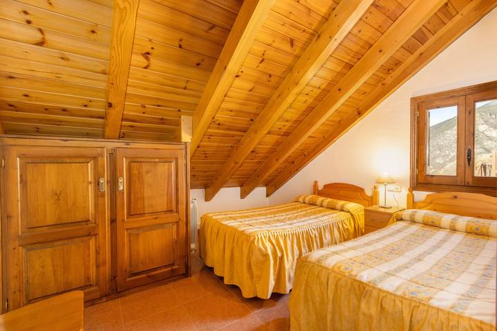 Ganze Wohnung, Ferienwohnung 'La Golfa' mit Bergblick und Privatem Garten in Durro, La Vall de Boí