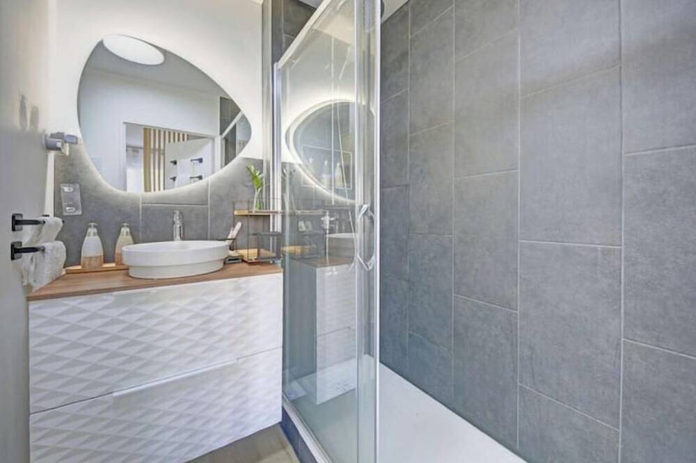 Entire apartment, Bright studio with balcony near Paris in Carrières-sur-Seine, Yvelines