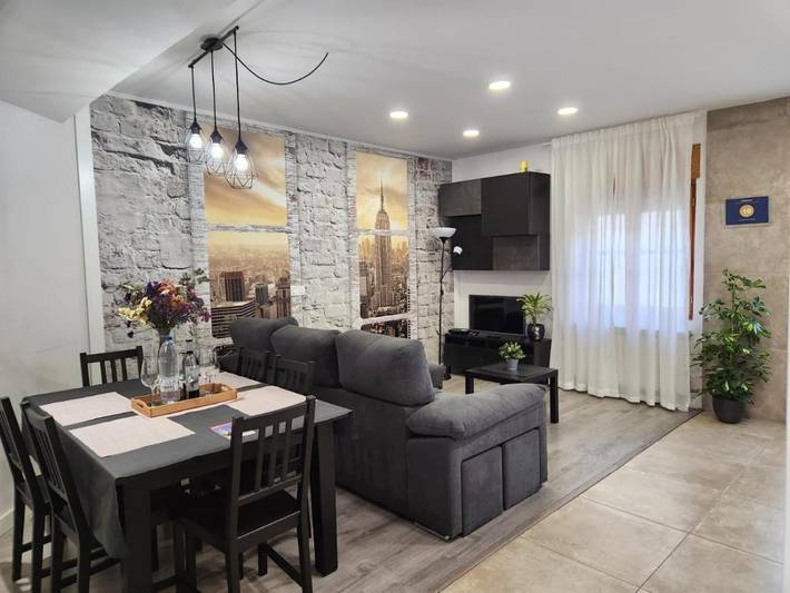 Apartamento para 5 personas, con Balcón además de Terraza y Vistas en Valladolid