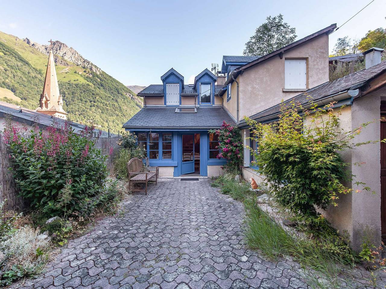 Maison au centre du village, cour privative, au calme, Wi-Fi, cheminée, idéale pour familles. in Cauterets, Parc national des Pyrénées