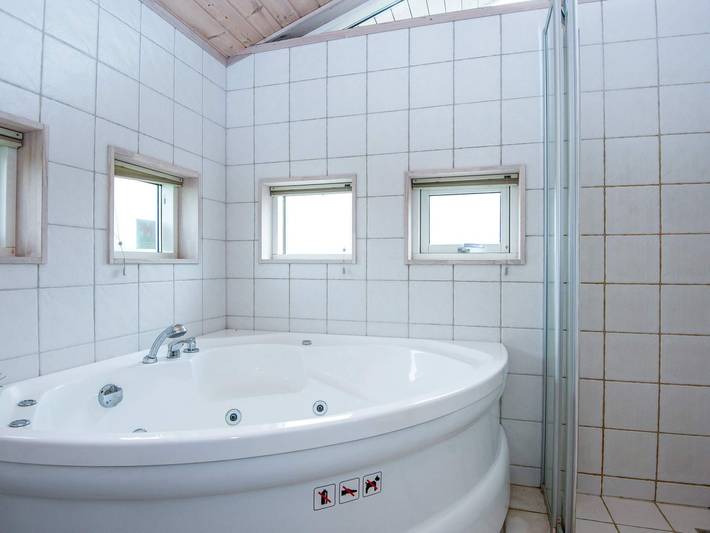 Ferienhaus für 8 Personen, mit Whirlpool und Terrasse sowie Garten und Sauna in Pøt Strandby - 2