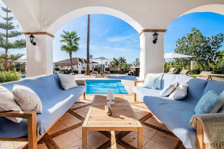 Super andalusisch Villa in der Nähe von Strand mit beheiztem Pool in Elviria, Marbella