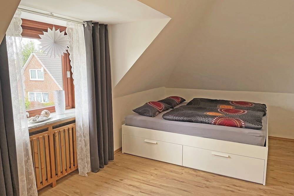 Unser großes Ferienhaus \"Stadtoase\"  für bis zu 6 Personen befindet sich direkt in der idyllischen Landschaft von Angeln im schönen Ort Süderbrarup, der ideale Ausgangspunkt für einen Urlaub zu Fuß in Süderbrarup, Schleswig-Flensburg