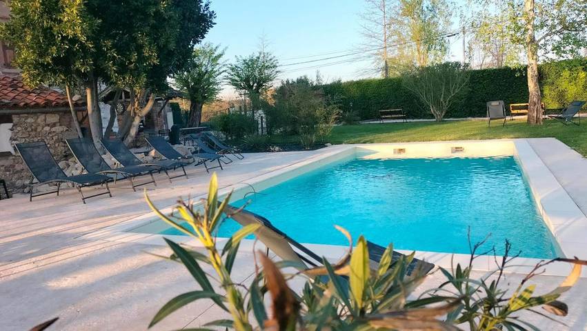 Gîte pour 2 personnes, avec terrasse et vue ainsi que piscine et jardin à Castelnau-de-Lévis - 4