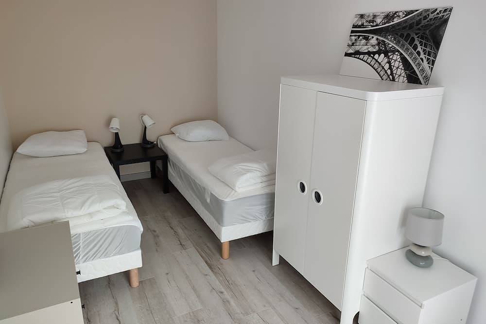 Appartement entier, T2 30 m² accessible Pmr aux portes de Paris in Garches, Hauts-de-Seine
