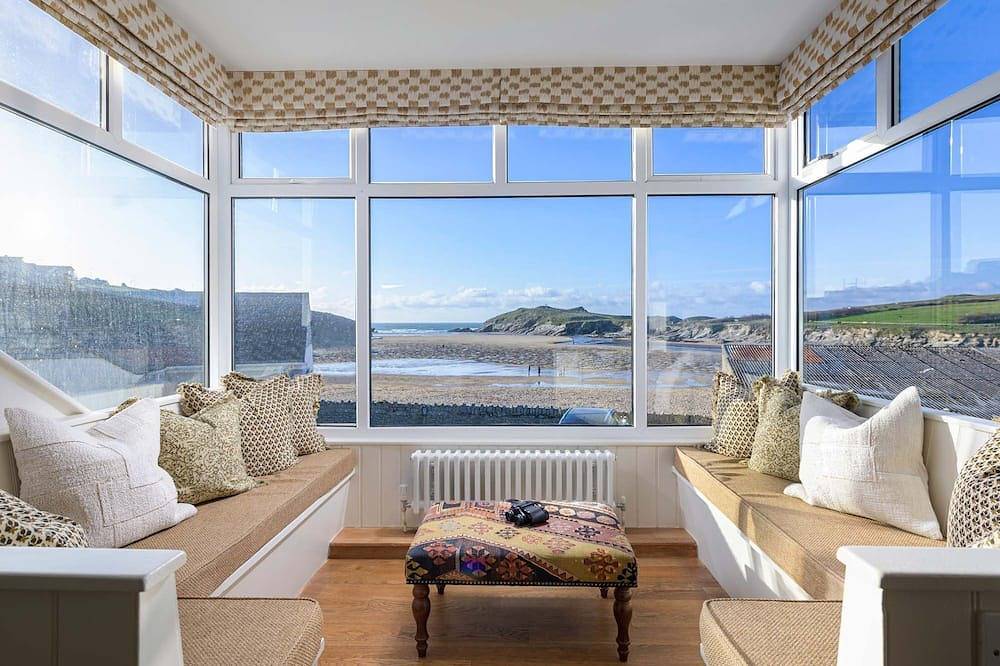 Beach House for 10 People in Porth, Newquay
