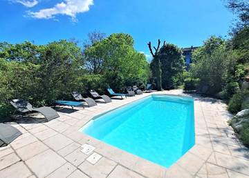 Gîte pour 4 personnes, avec piscine ainsi que terrasse et jardin à Saint-Alban-Auriolles
