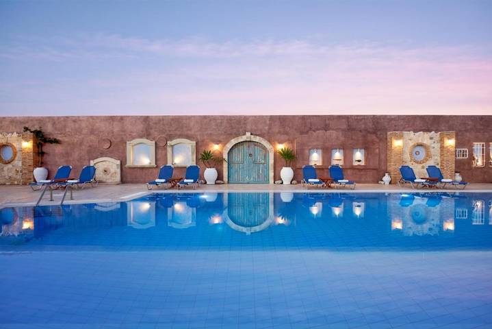 Holiday apartment for 2 people, with garden and pool as well as view in Malia